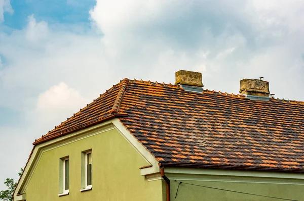 How Roof Replacement Services Improve Energy Efficiency