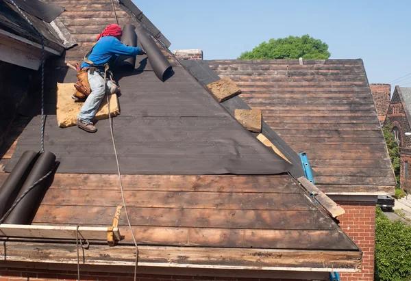 Choosing the Right Roofing Replacement Contractor for Your Home