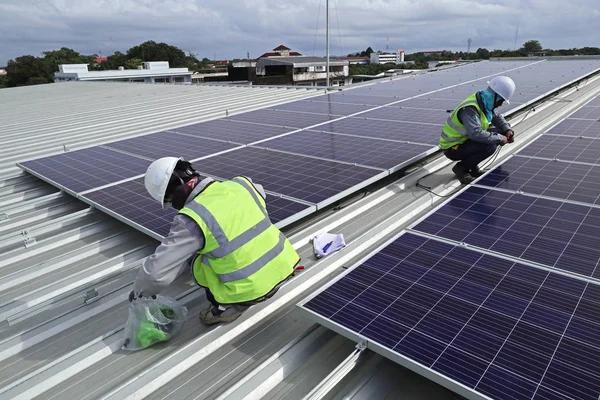 Understanding the Services of a Solar Panel Installation Company